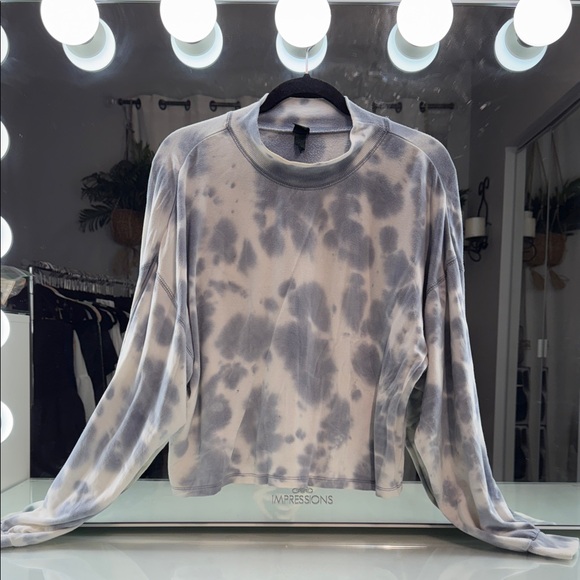 Wild Fable Tie Dye Long Sleeve Turtleneck Sweater Top Blue White Medium - Picture 1 of 6